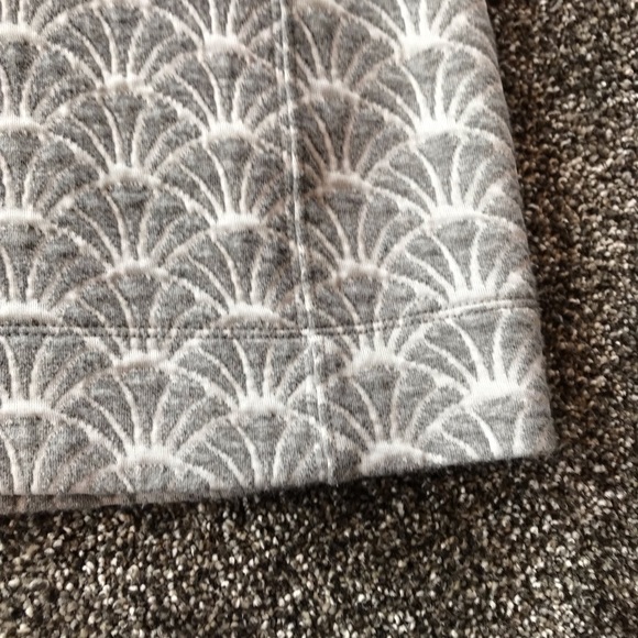 Loft Lightweight Elbow Sleeve Patterned Top - Picture 5 of 6